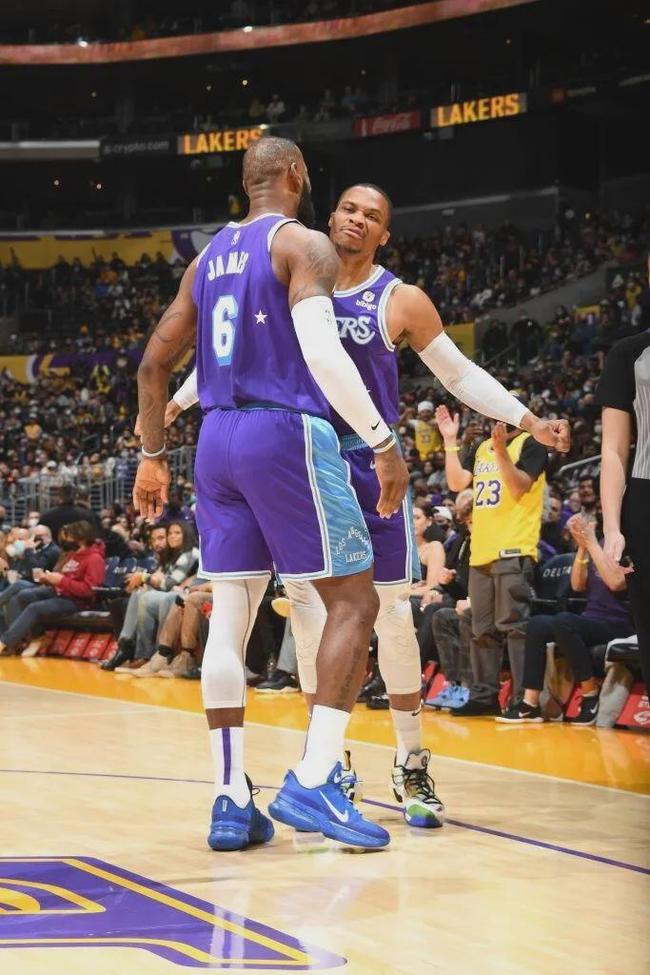 记者：与安哥拉一役，梅西、劳塔罗与阿尔马达或将搭档锋线（记者：对阵安哥拉，梅西、劳塔罗与阿尔马达有望组成锋线三叉戟）