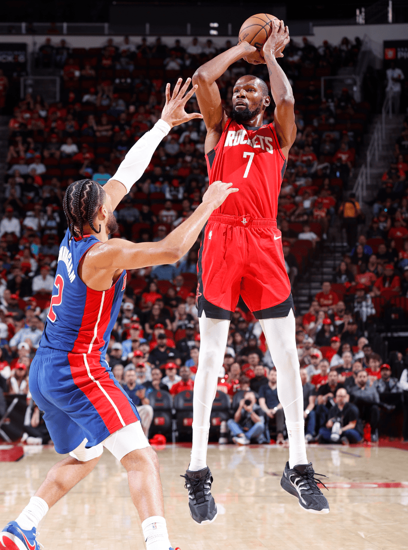 穆里尼奥提前送出圣诞礼物？两小将欧冠迎本菲卡一线队首秀（穆帅圣诞提前到？两小将欧冠对本菲卡完成一线队首秀）