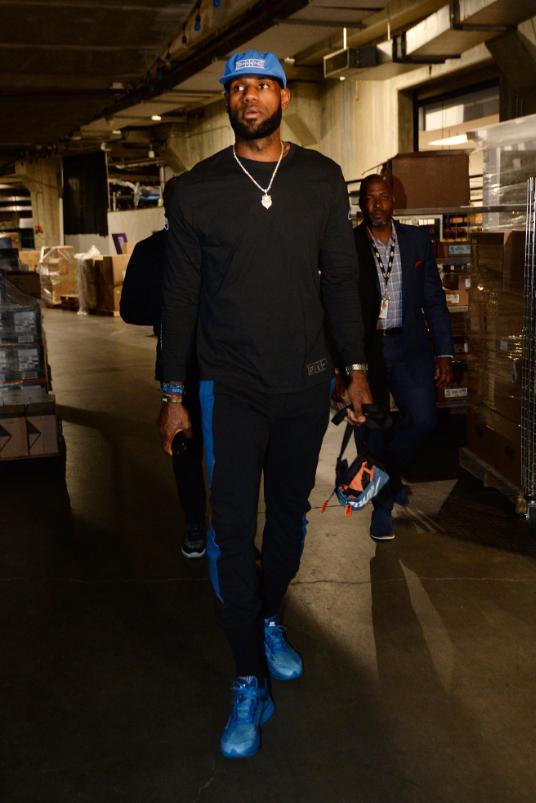 记者：世界杯抽签仪式开始前，大力神杯已经抵达华盛顿（记者：抽签仪式尚未开始，大力神杯已抵达华盛顿）