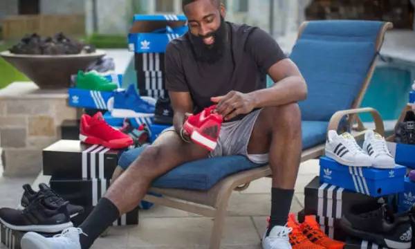 瓦基弗银行女排新赛季冲欧冠决赛主帅：很幸运能拥有博斯科维奇（瓦基弗银行女排新季剑指欧冠决赛 主帅：拥有博斯科维奇是我们的幸运）