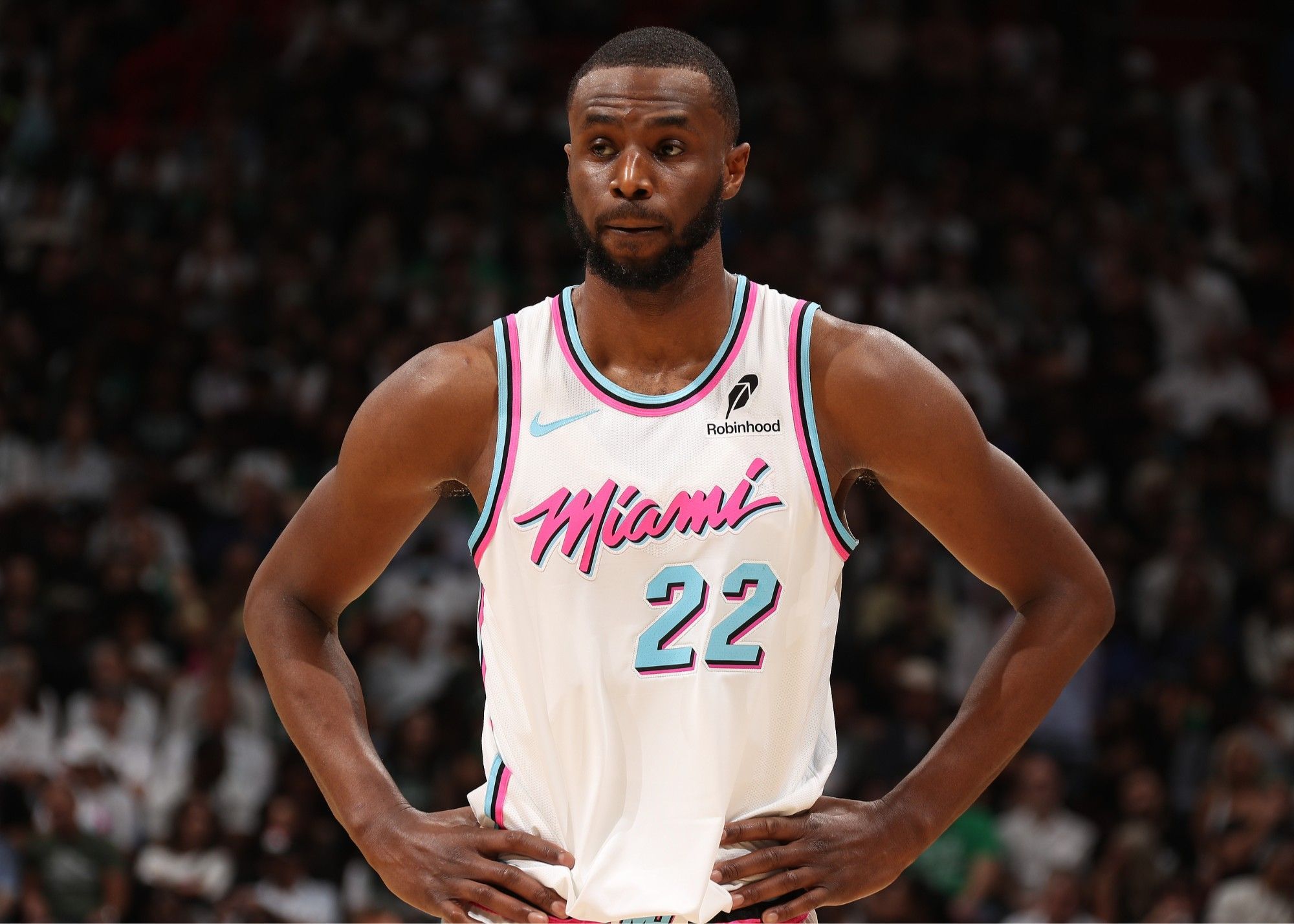 罗马诺：斯洛特在队内的权威不降反升，他需要萨拉赫主动道歉（罗马诺：斯洛特威信不降反升，需萨拉赫主动致歉）