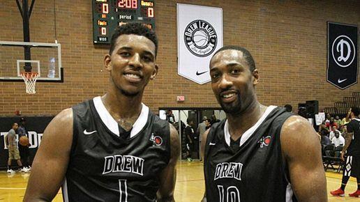 英媒：奥纳纳想回曼联夺回首发，如果不行可能去另一英超球队（英媒：奥纳纳欲回曼联争主力，无望则考虑加盟另一家英超队）