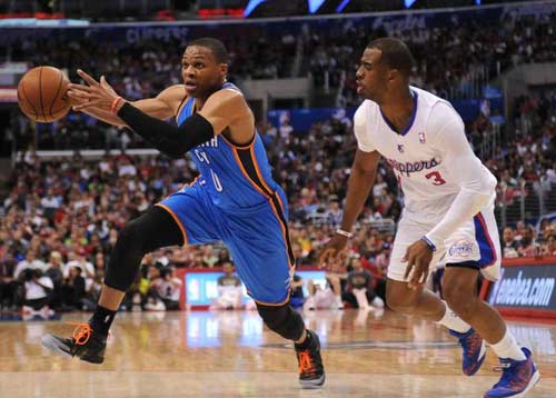 记者：米兰将与莱万经纪人会面讨论转会，伊布支持这一交易（米兰计划与莱万经纪人洽谈转会，伊布力挺此交易）