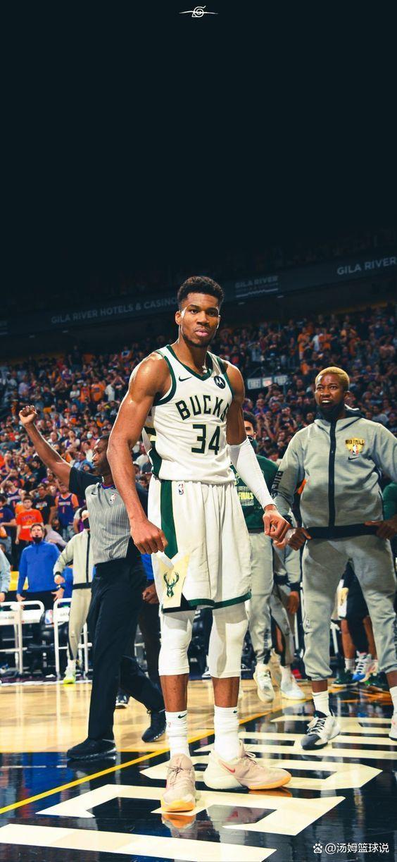 记者：皇马考虑请齐达内回来救火至赛季结束（曝皇马考虑邀齐达内回归救火至赛季末）