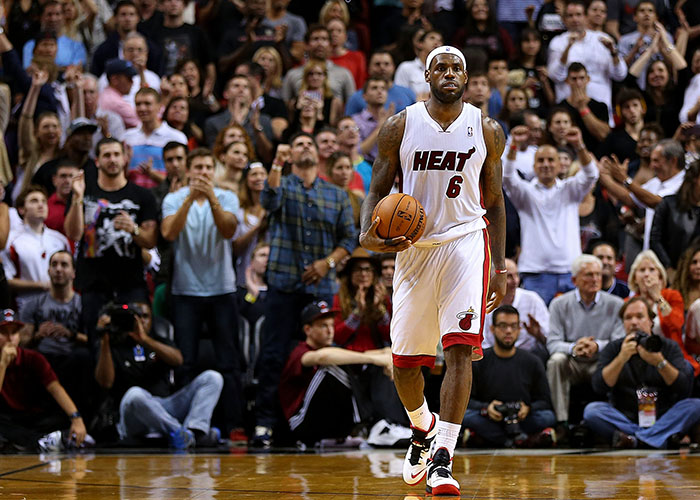 意媒：邓弗里斯的伤势不必过多担忧，预计可出战米兰德比（意媒：邓弗里斯伤情无大碍，有望出战米兰德比）